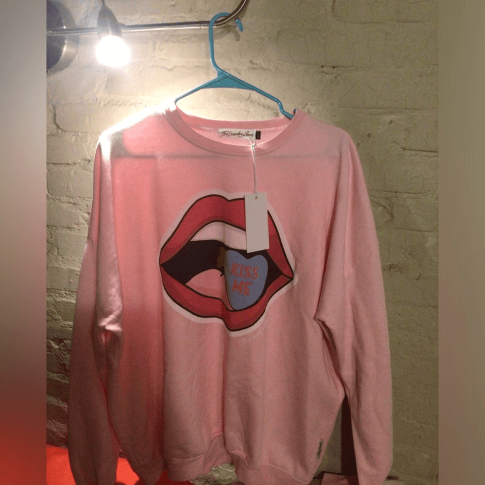 NEW! The Laundry Room Kiss pullover